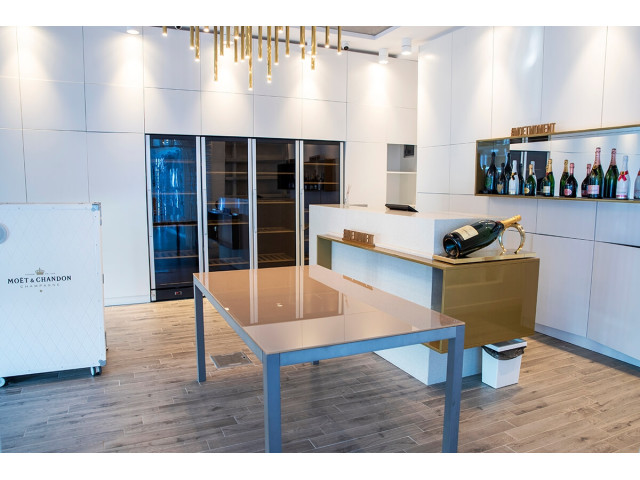 Showroom Proiect Comercial Moet